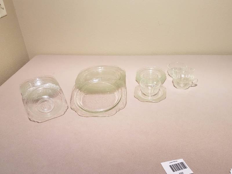Reproduction Depression Glass Dishware Set (4)