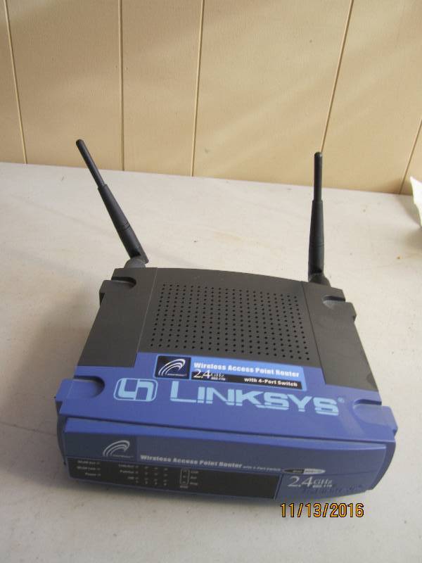 lot 14 image: Linksys 2.4GHZ router...