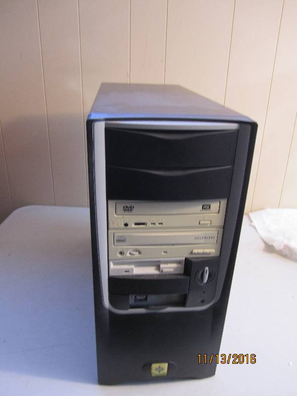 lot 23 image: Computer tower...