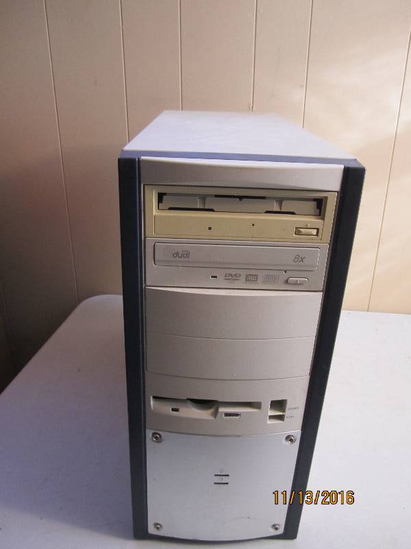 lot 25 image: Computer tower...