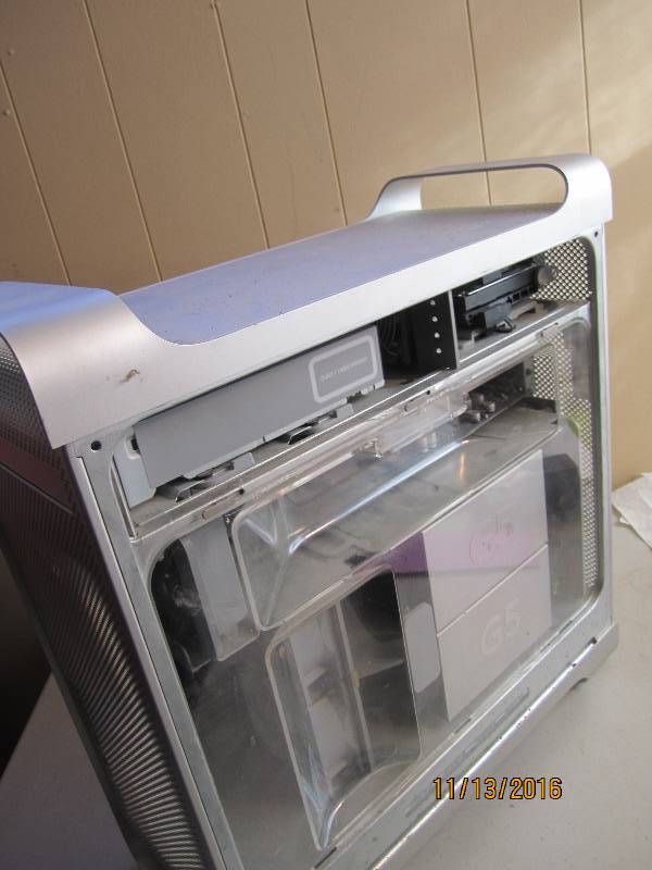 lot 26 image: Apple G5 computer tower...