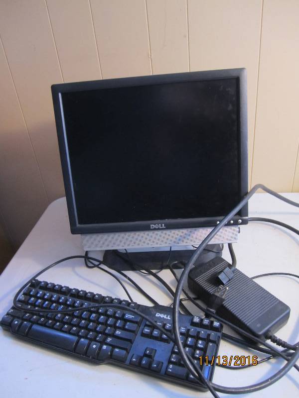 lot 32 image: Dell Optiplex 760 computer with Win...