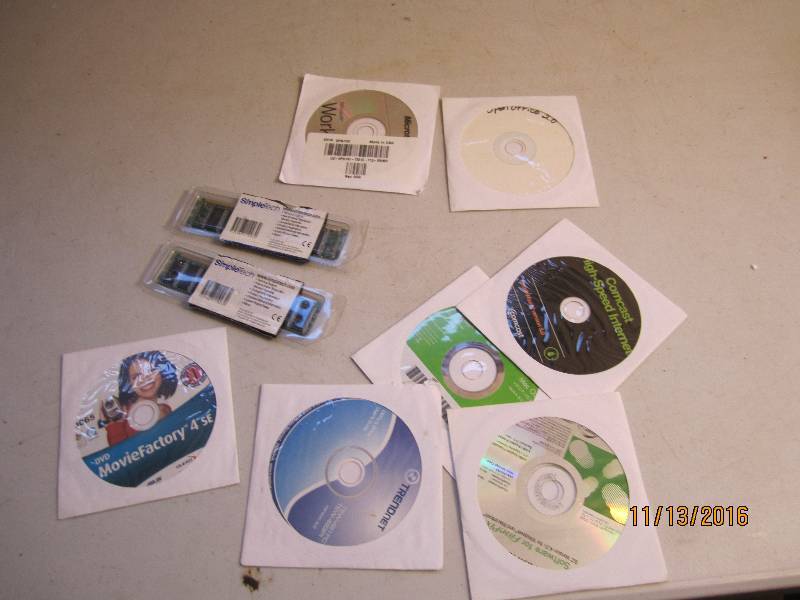 lot 37 image: 2 memory sticks and computer softwa...