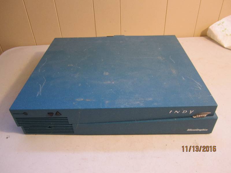 lot 43 image: Silicone Graphics Indy R5000...