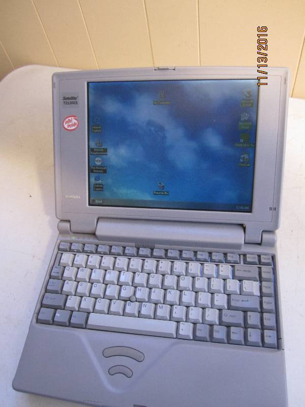 lot 45 image: Toshiba laptop computer with window...