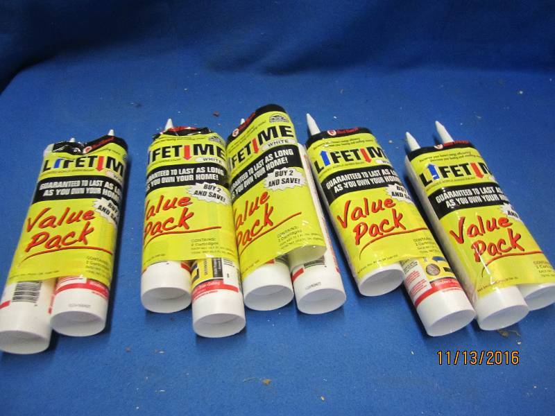 lot 103 image: Lot of white acrilic filler...