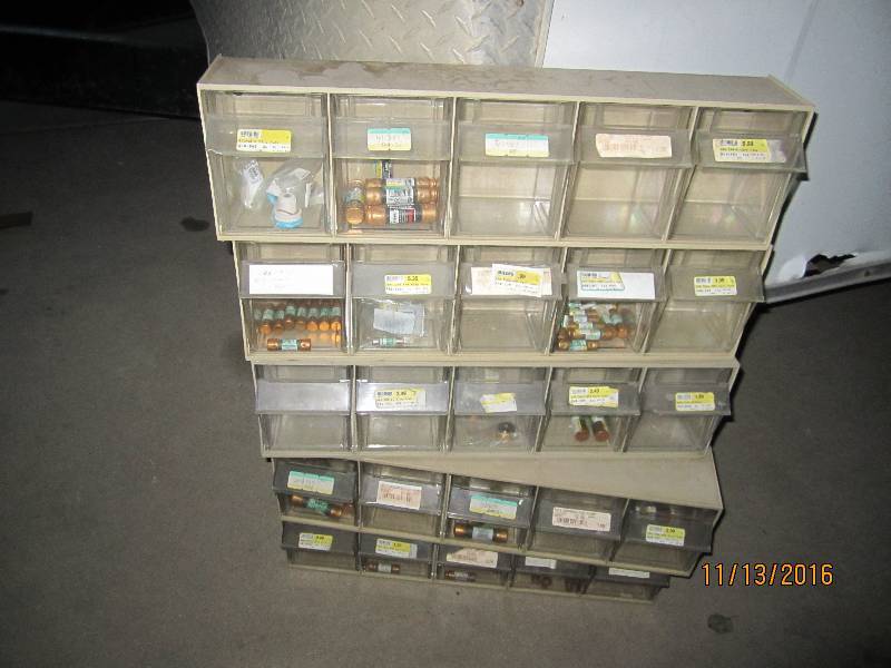lot 115 image: Lot of parts organizer bins, many h...