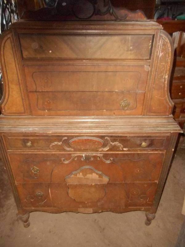 ANTIQUE DRESSER