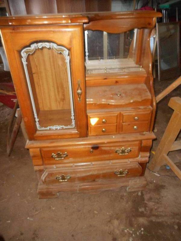 ANTIQUE BEDROOM ARMOURE