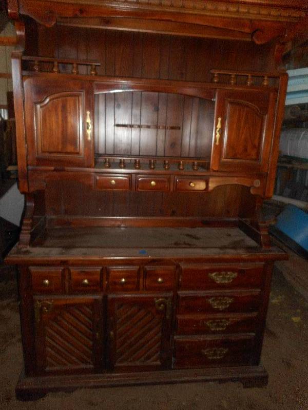 ANTIQUE HUTCH