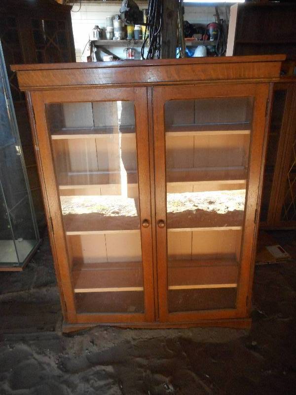 ANTIQUE HUTCH