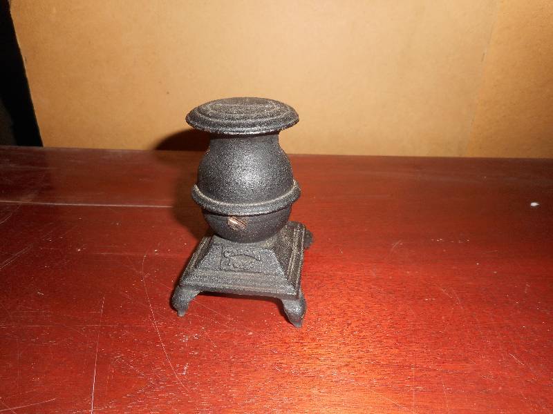 ANTIQUE CAST IRON POT BELLY STOVE BANK