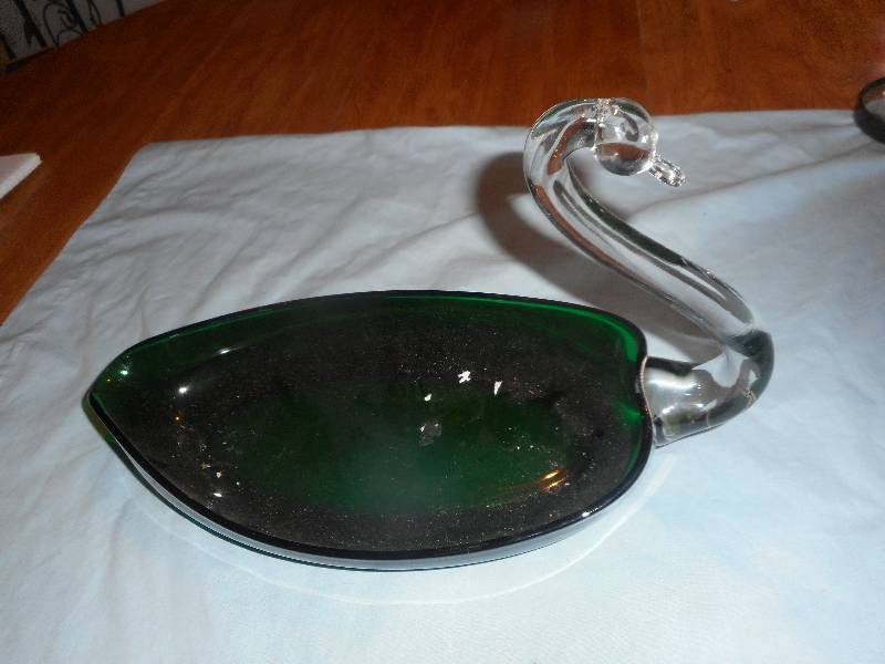 VINTAGE GREEN AND CLEAR SWAN