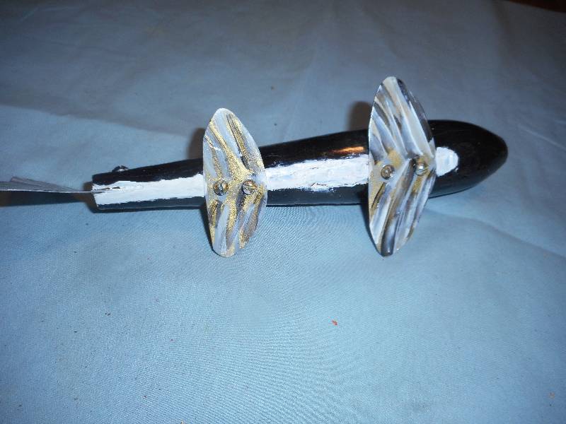 COLLECTIBLE WOODEN FISHING LURE