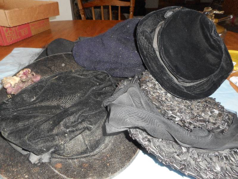 ANTIQUE WOMENS HATS