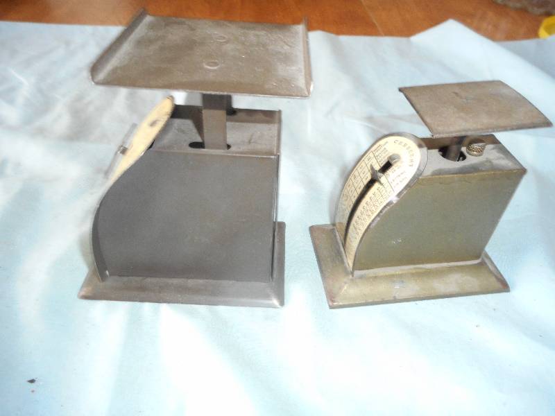 2 VINTAGE POSTALE SCALES