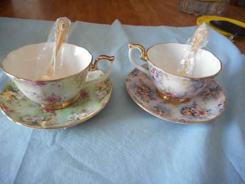 LIMITED BRADFORD ADDITION TEACUPS AND SAUCERS