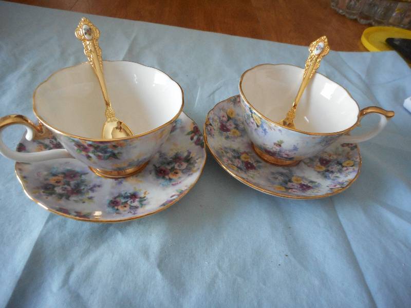 LIMITED BRADFORD ADDITION TEACUPS AND SAUCERS