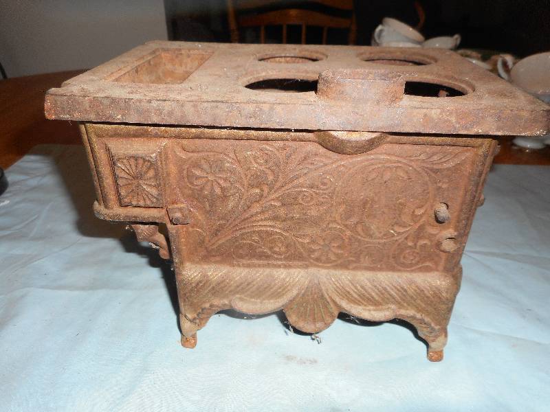 ANTIQUE CAST IRON SALES MODEL COOK STOVE