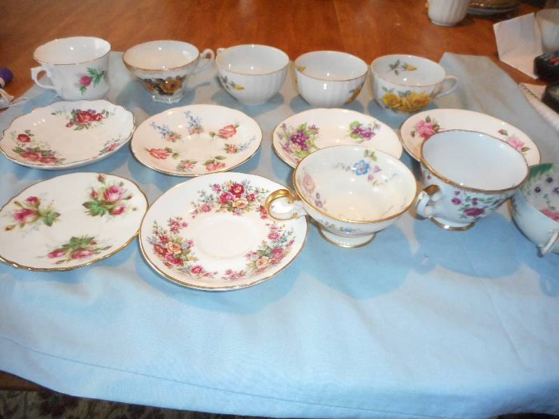 MISC TEACUPS AND SAUCERS