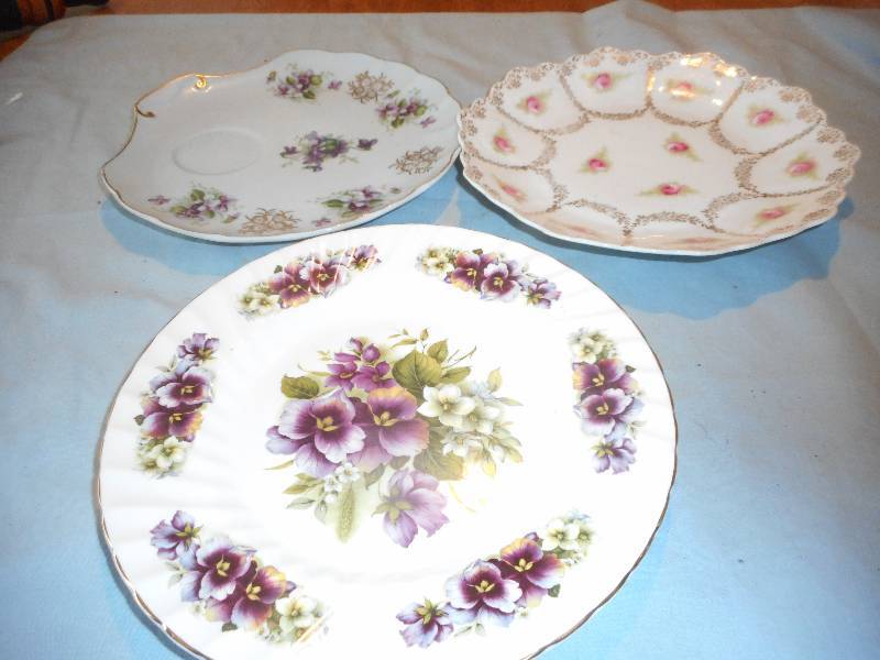 SET OF 3 FANCY PLATES