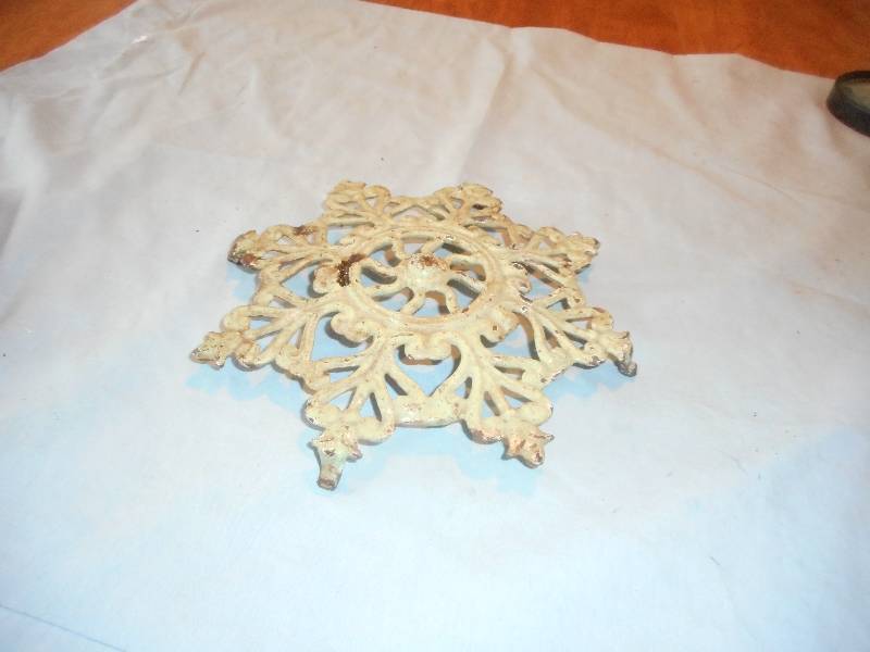 ANTIQUE CAST IRON TRIVETT