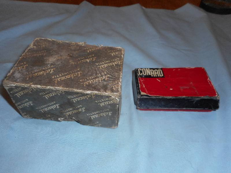 ANTIQUE CONRAD RAZOR BOX AND 1 LANGLEY LAKE CAST BOX