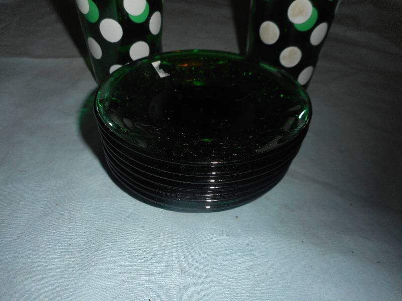 7 SMALL DARK GREEN PLATES 4 GREEN POLKA DOT GLASSES
