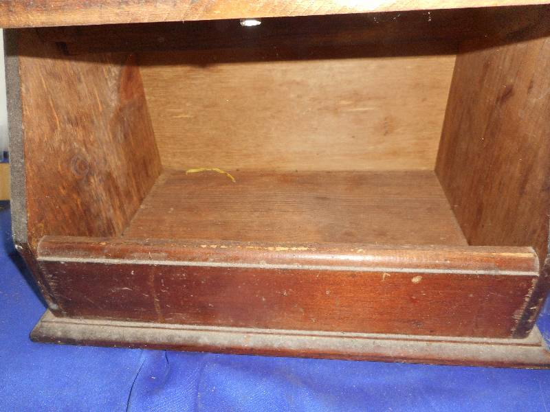 ANTIQUE BREAD BOX