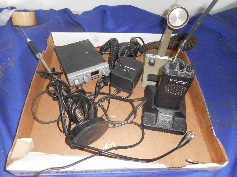 CB , WALKIE TALKIES , MICROPHONE , ANNTENNA