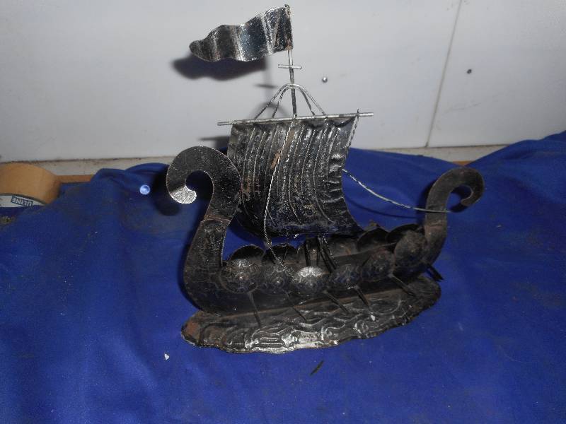 CUT METAL PIRATE SHIP