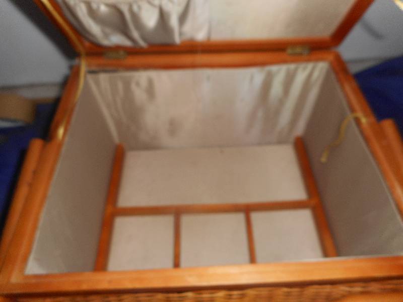 VINTAGE SEWING BOX
