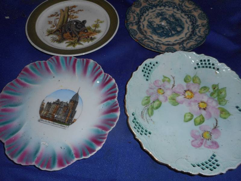 4 FANCY PLATES