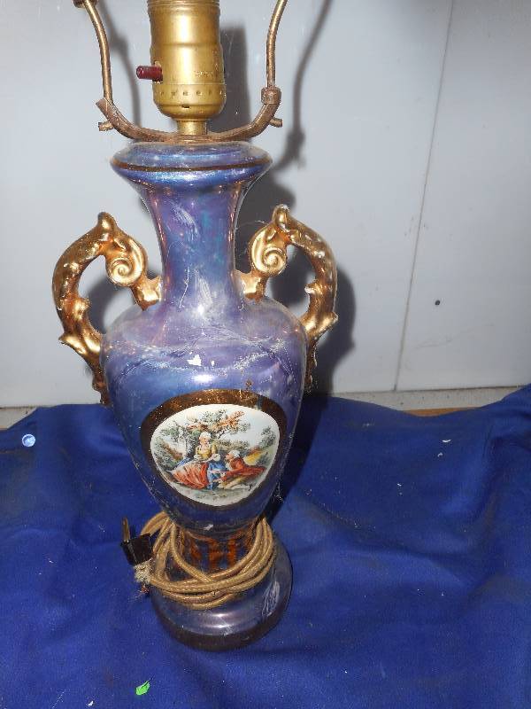VINTAGE GLASS LAMP