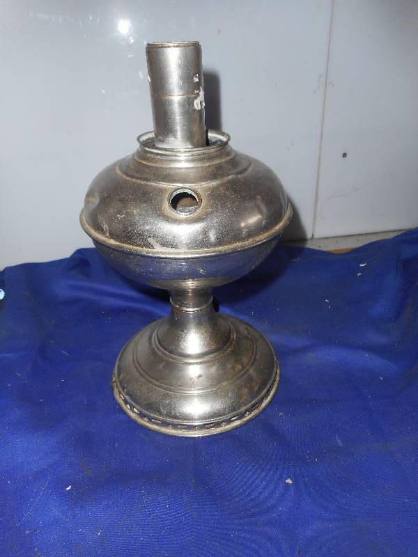 VINTAGE OIL LAMP BOTTOM