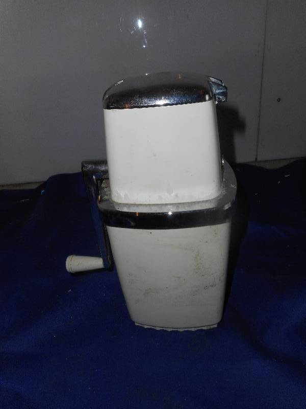 VINTAGE ICE CRUSHER