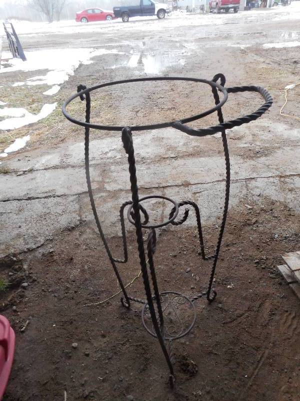 ANTIQUE CAST IRON PLANT STAND