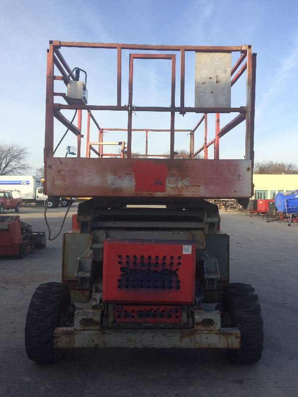 lot 2 image: Skyjack Scissor Lift