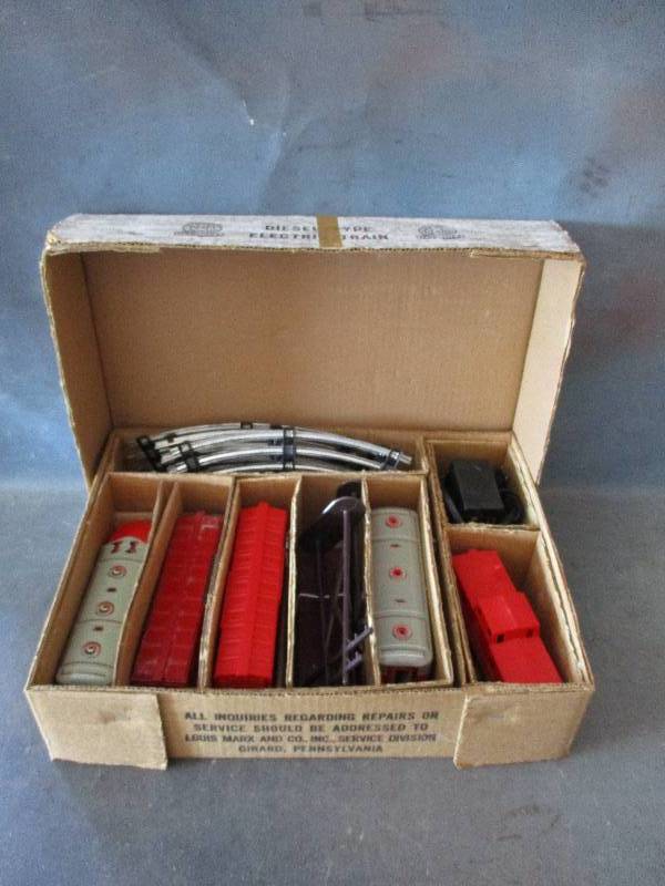lot 3 image: Electric Train Set