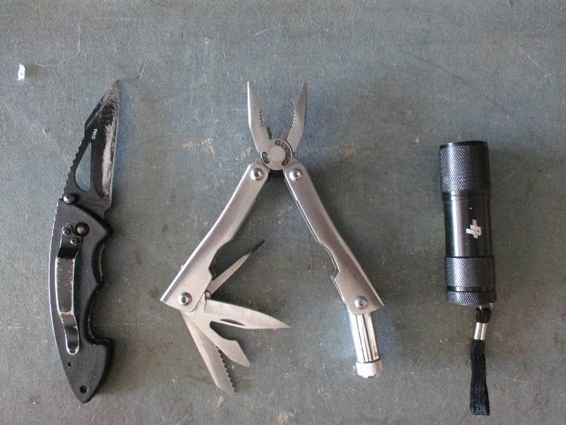 lot 9 image: LED Flashlight, Knife and Multi Tool