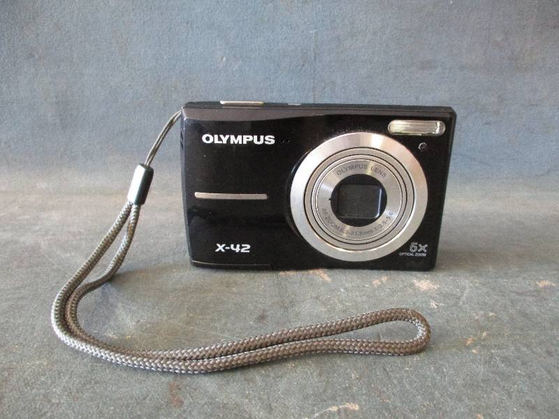 lot 11 image: Digital Camera