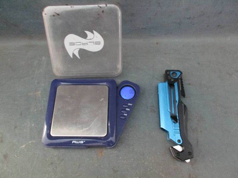 lot 14 image: Knife and Digital Scale