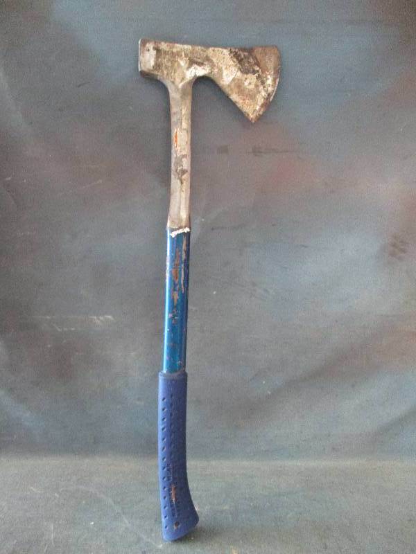 lot 17 image: Axe