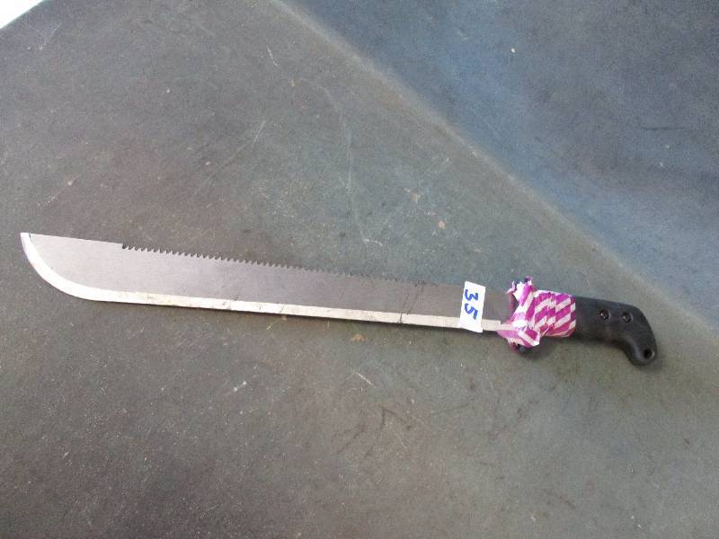 lot 35 image: Machette