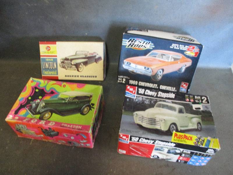 lot 38 image: Model Car Kits