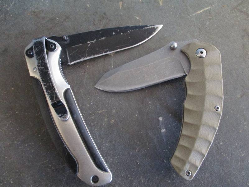 lot 41 image: Folding Knives