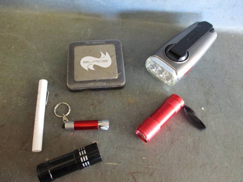 lot 45 image: Flashlights & Scale
