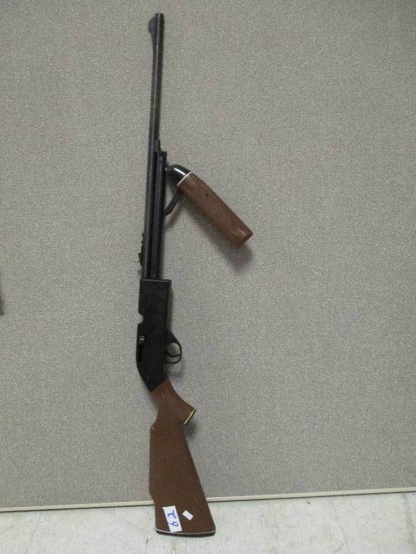 lot 62 image: Pellet  BB Gun