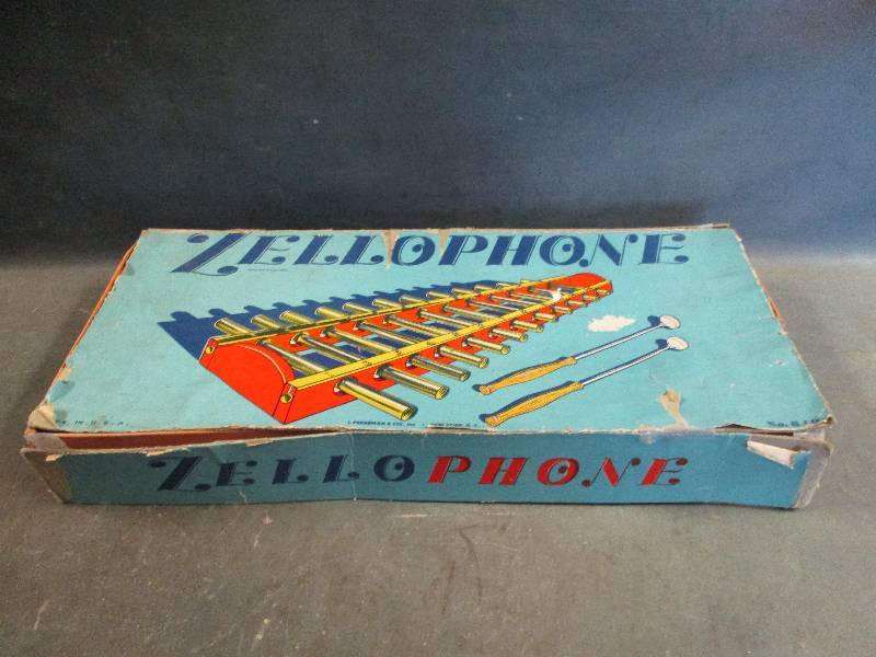 lot 68 image: Vintage Zellophone