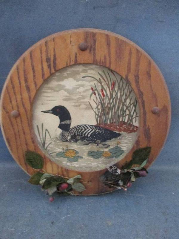 lot 86 image: Oscillating Fan and Wall Decor